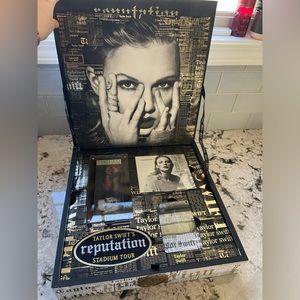 Taylor Swift Reputation Tour VIP Collector's Box